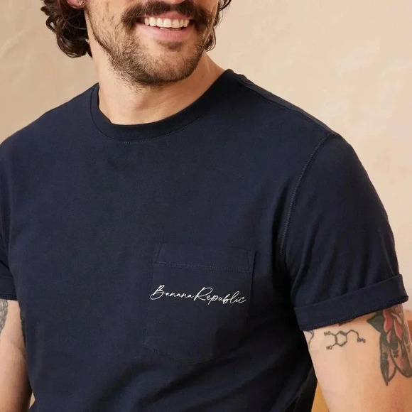 Banana Republic Heritage Pocket T-Shirt - Picture 2 of 13